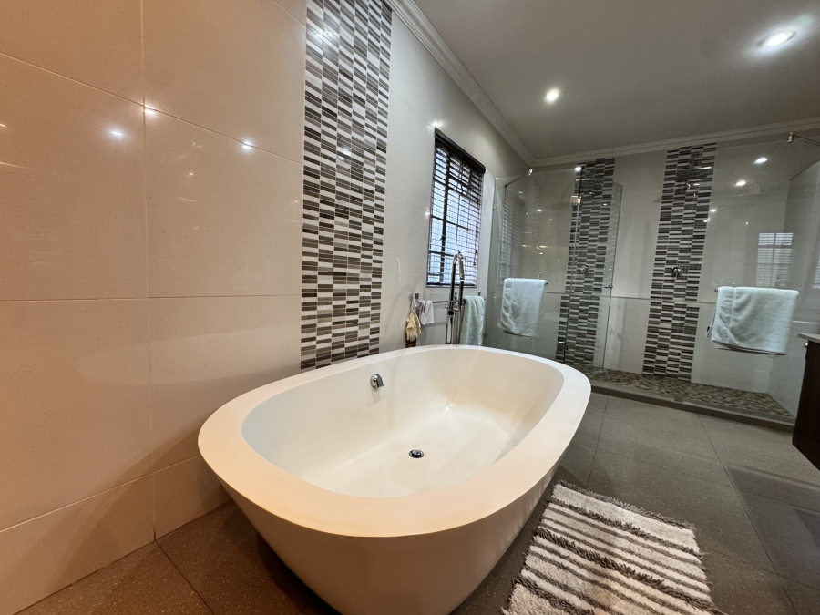 4 Bedroom Property for Sale in Wilkoppies North West